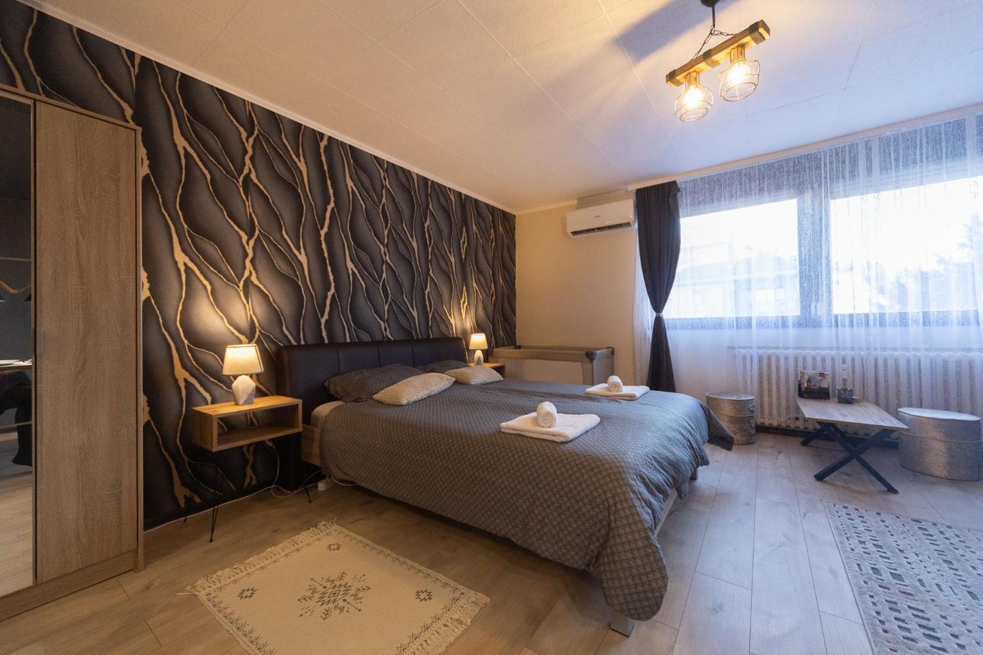 Apartment T - Polis *